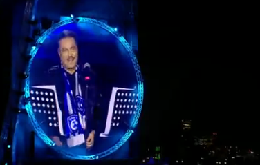 شاهد محمد عبده يغني باللهجة الهلالية في حفل الهلال